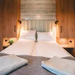 Rresort Homes - Swimming Pool & Sauna Дом отдыха Реваль