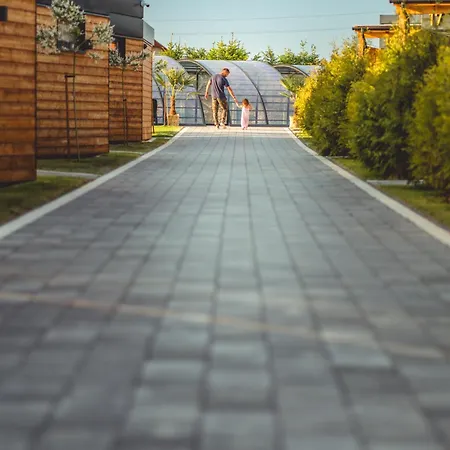 Nyaraló Rresort Homes - Heated Swimming Pool & Sauna Rewal