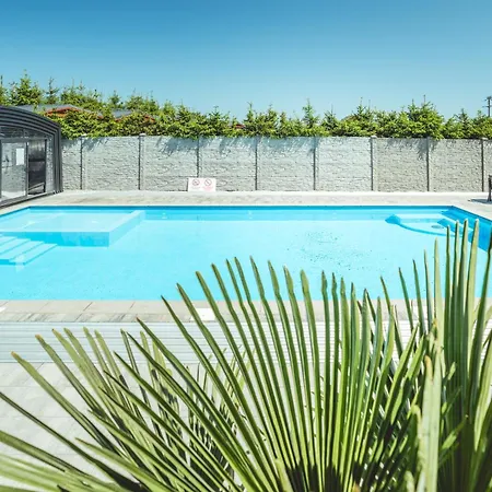 Nyaraló Rresort Homes - Heated Swimming Pool & Sauna